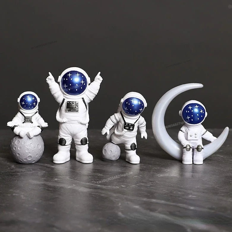4 Pieces Astronaut Statue