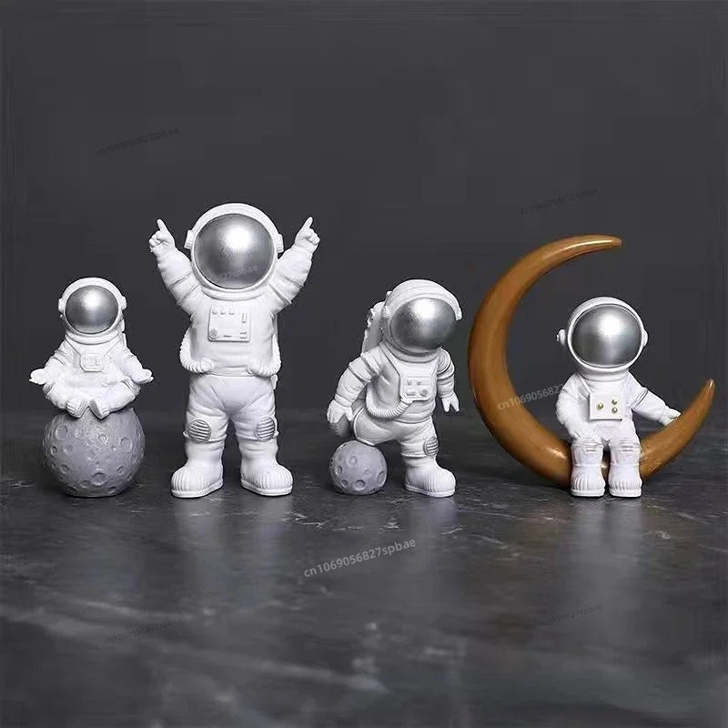 4 Pieces Astronaut Statue