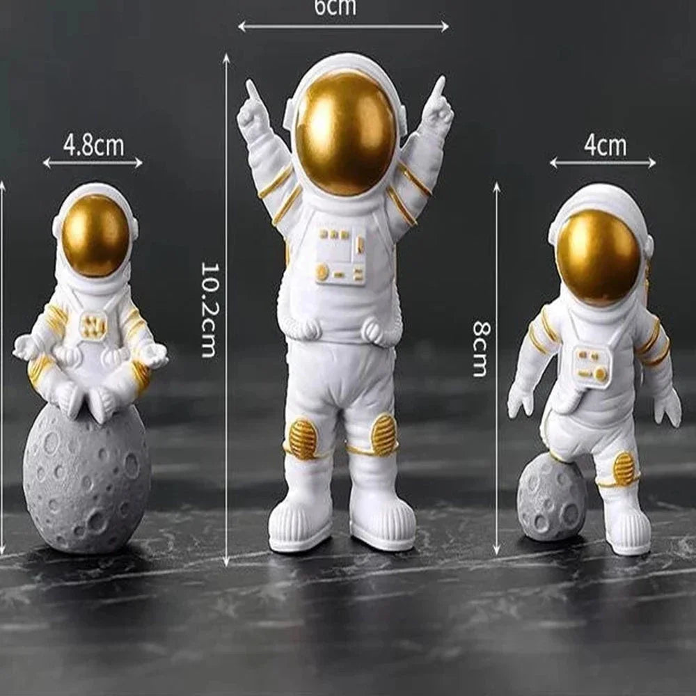 4 Pieces Astronaut Statue