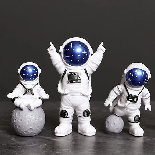 4 Pieces Astronaut Statue
