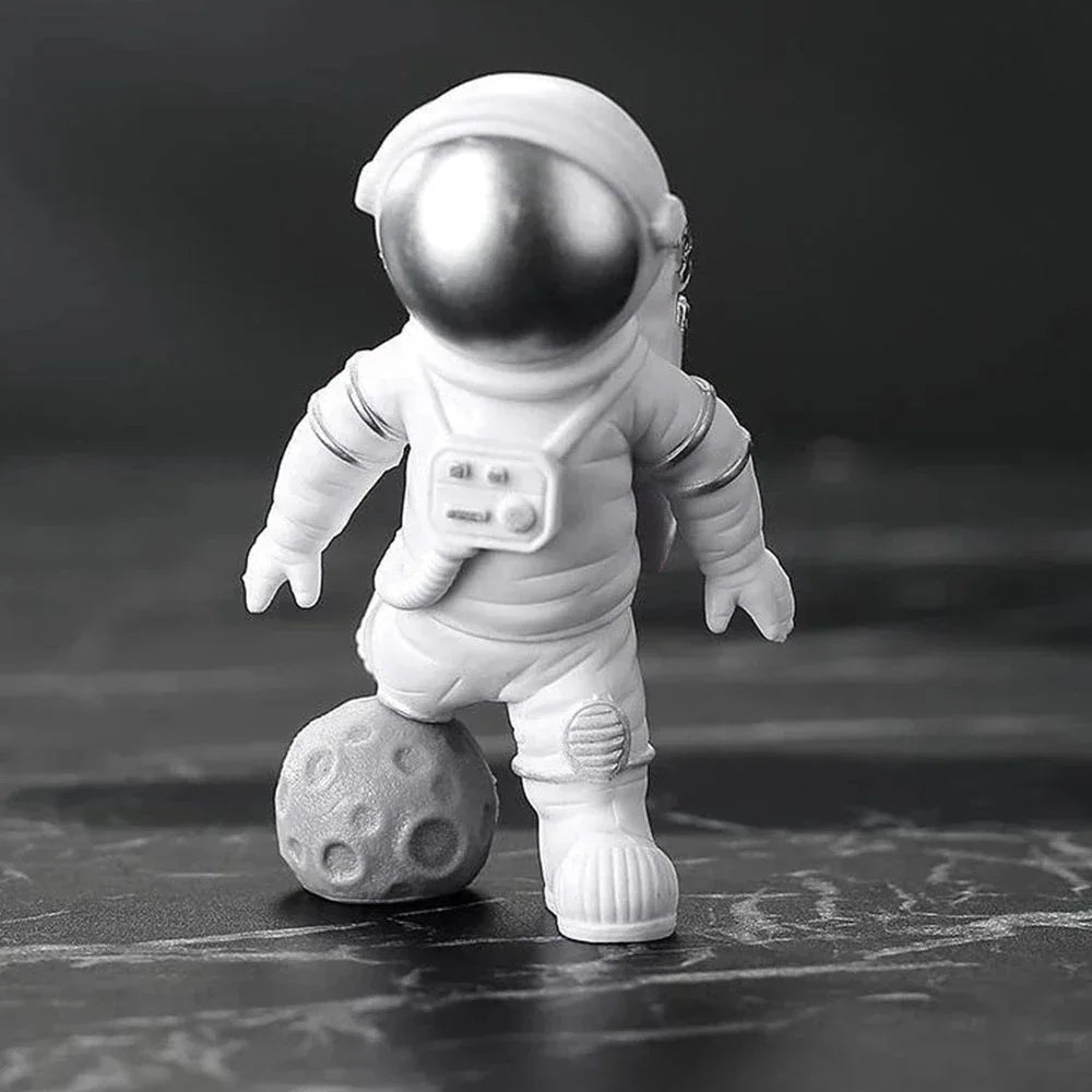 4 Pieces Astronaut Statue