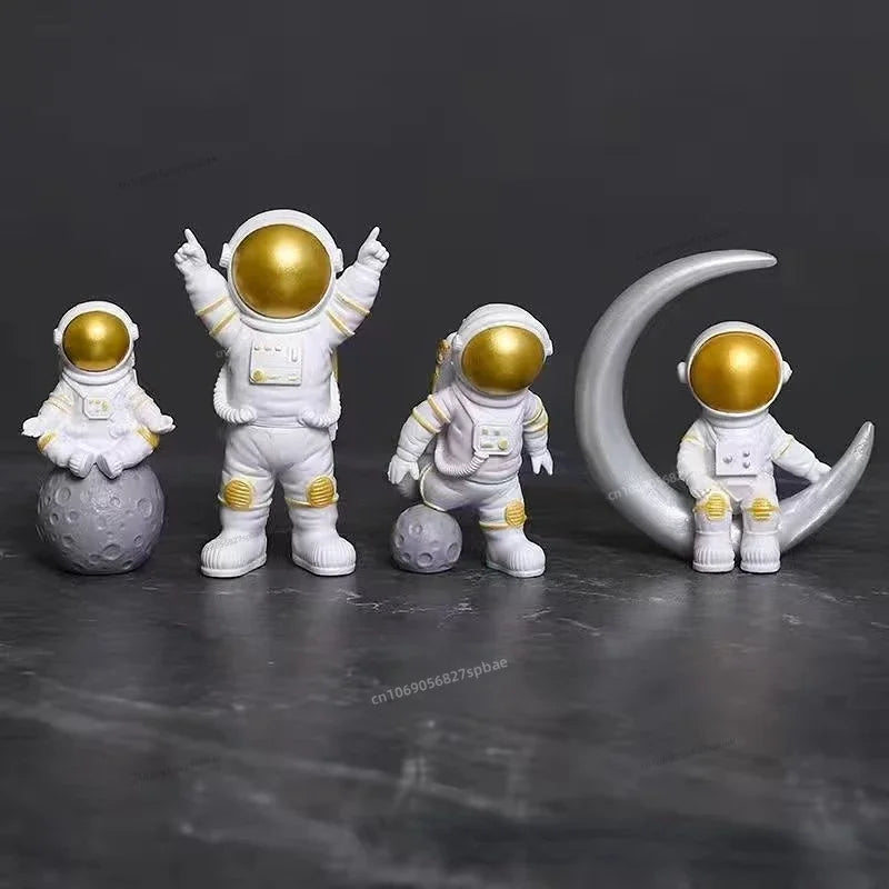 4 Pieces Astronaut Statue