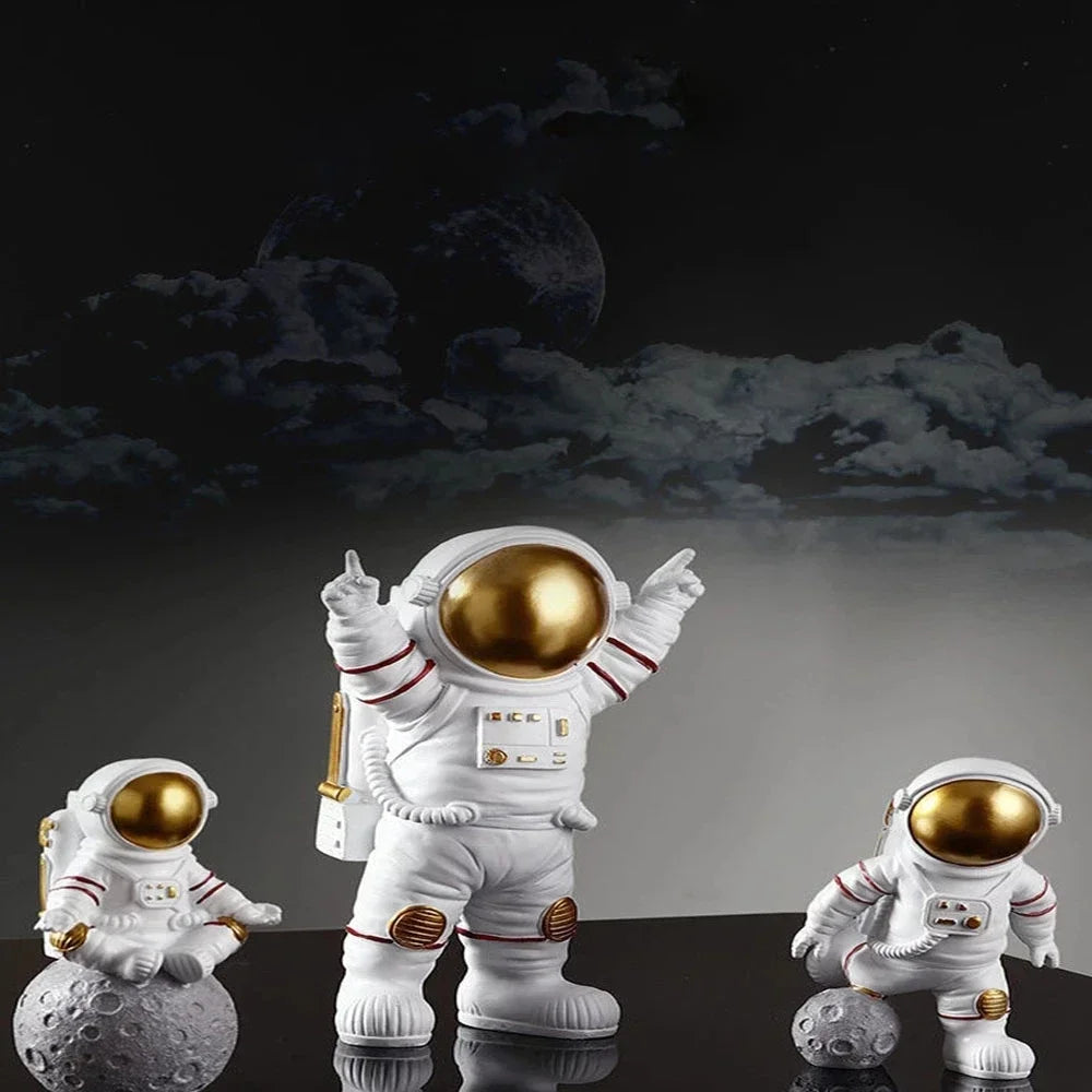 4 Pieces Astronaut Statue